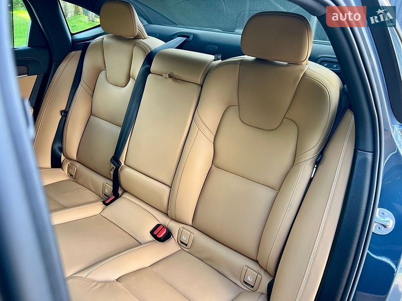 Седан Volvo S90 2022 в Киеве
