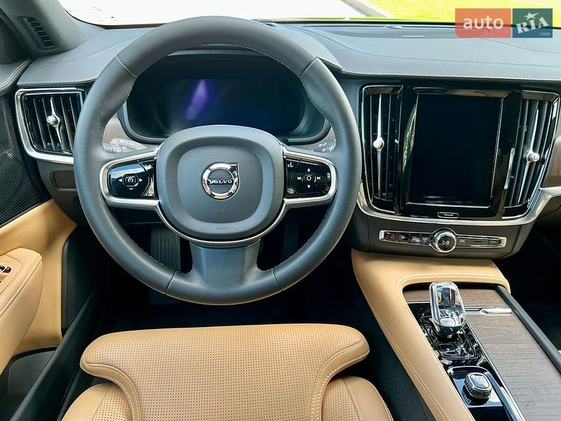 Седан Volvo S90 2022 в Киеве