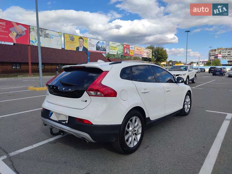 Хэтчбек Volvo V40 Cross Country 2016 в Борисполе