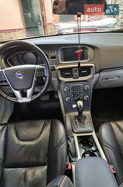 Хэтчбек Volvo V40 Cross Country 2013 в 