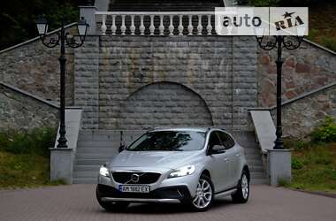 Хетчбек Volvo V40 Cross Country 2017 в Житомирі