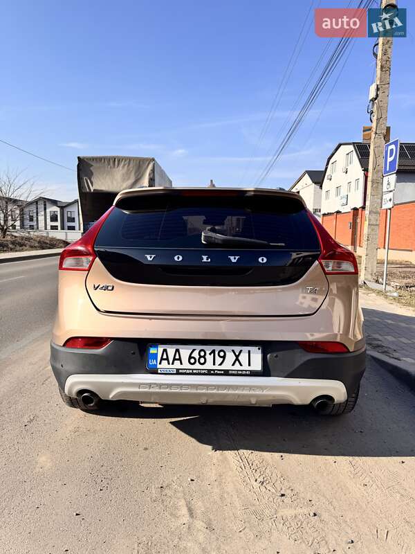 Хэтчбек Volvo V40 Cross Country 2013 в Киеве