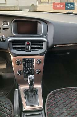 Хэтчбек Volvo V40 Cross Country 2018 в 