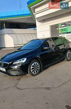 Хэтчбек Volvo V40 Cross Country 2018 в 