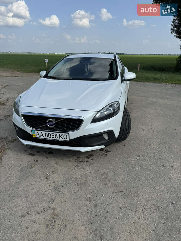 Хэтчбек Volvo V40 Cross Country 2016 в Киеве