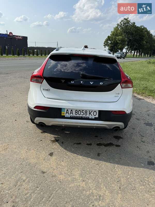 Хэтчбек Volvo V40 Cross Country 2016 в Киеве