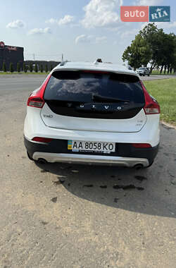 Хетчбек Volvo V40 Cross Country 2016 в 