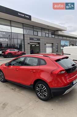 Хэтчбек Volvo V40 Cross Country 2017 в 
