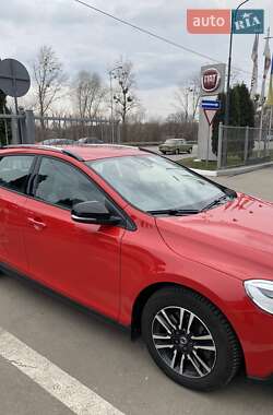 Хэтчбек Volvo V40 Cross Country 2017 в 