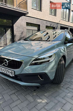 Хэтчбек Volvo V40 Cross Country 2019 в Ужгороде