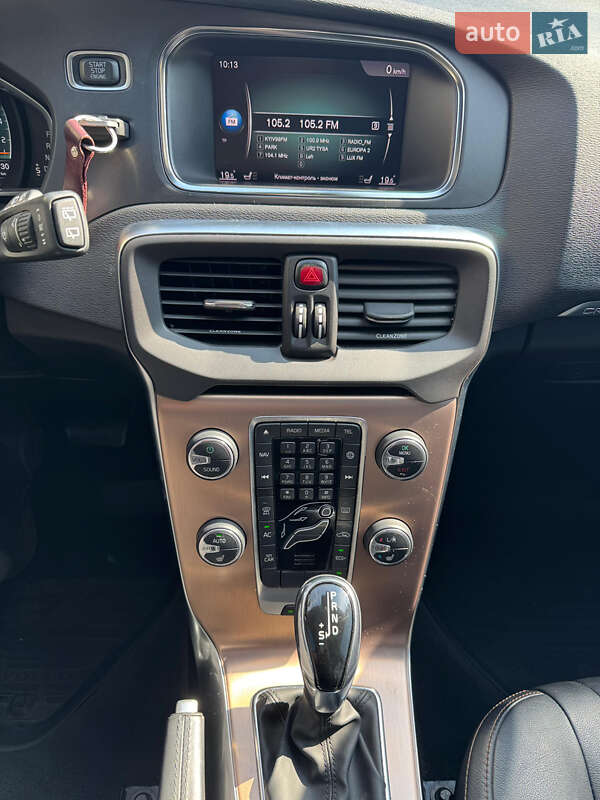 Хэтчбек Volvo V40 Cross Country 2019 в Ужгороде