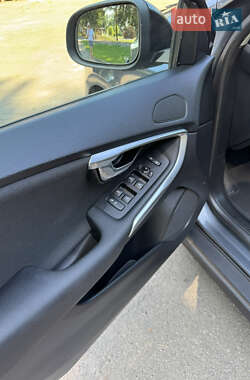 Хэтчбек Volvo V40 Cross Country 2014 в 