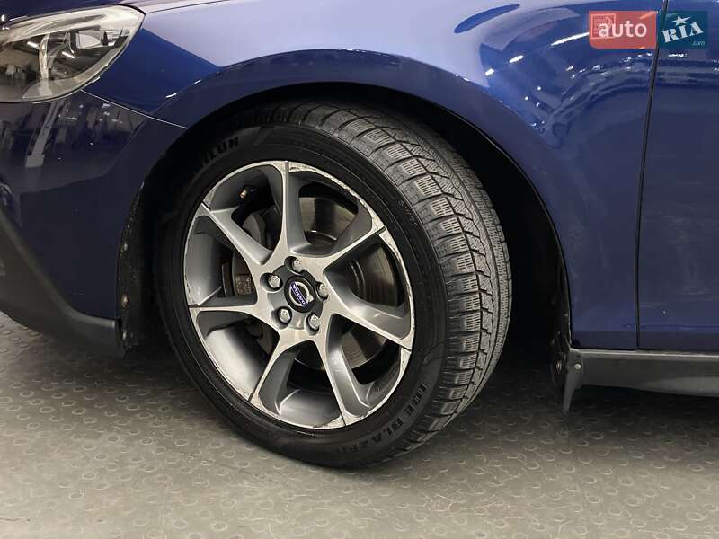 Хетчбек Volvo V40 Cross Country 2016 в Києві