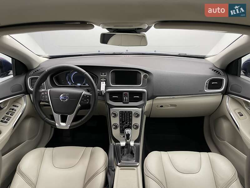 Хетчбек Volvo V40 Cross Country 2016 в Києві