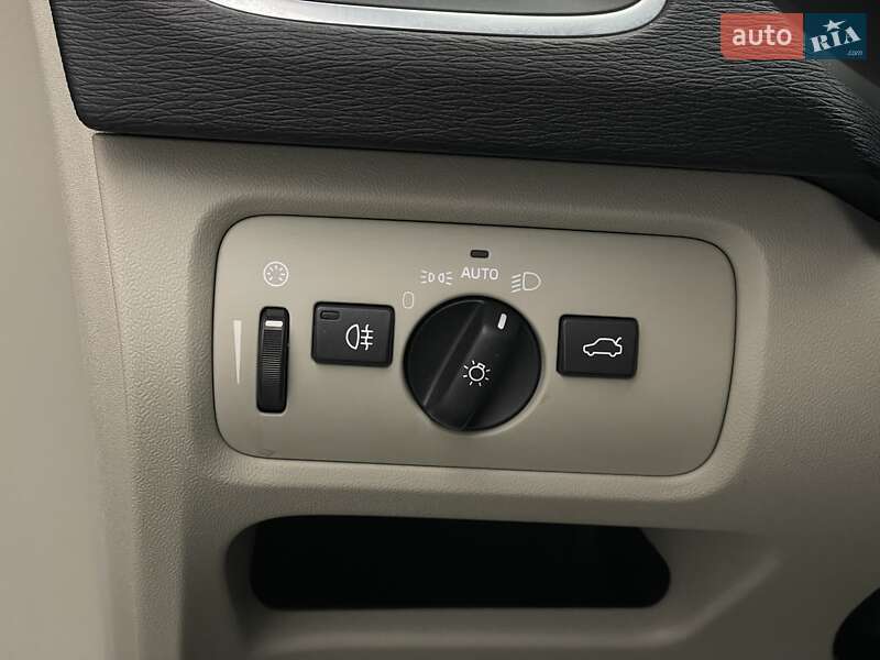 Хетчбек Volvo V40 Cross Country 2016 в Києві