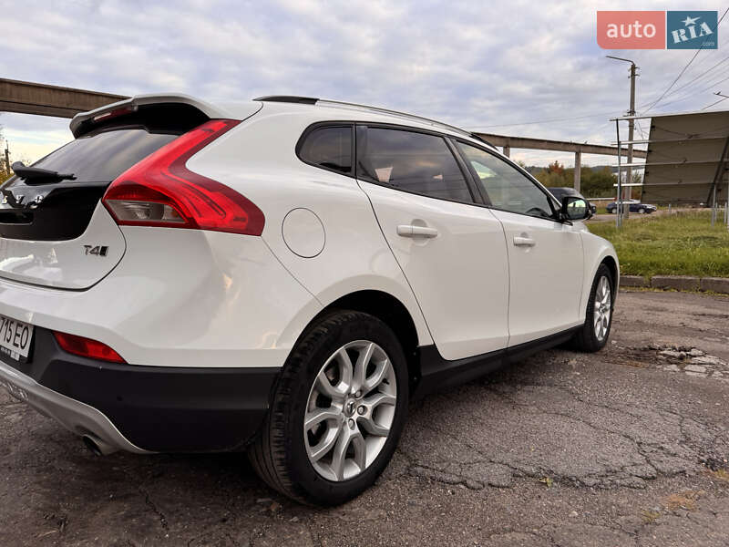 Хэтчбек Volvo V40 Cross Country 2016 в Бориславе