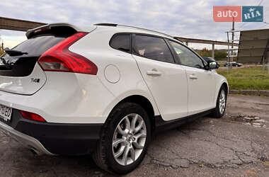 Хэтчбек Volvo V40 Cross Country 2016 в 