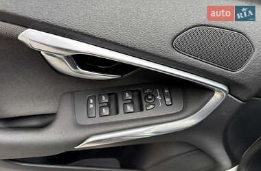 Хэтчбек Volvo V40 Cross Country 2012 в 