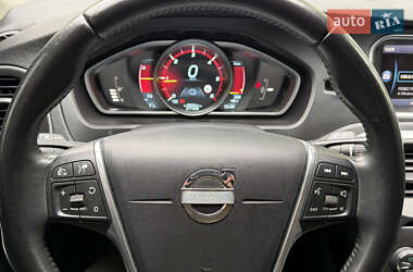 Хэтчбек Volvo V40 Cross Country 2012 в 