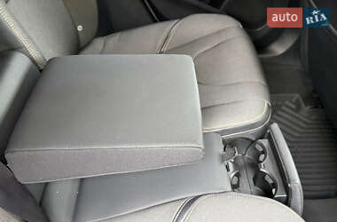 Хэтчбек Volvo V40 Cross Country 2012 в 