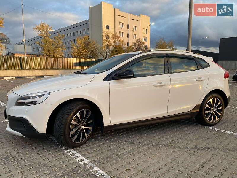 Хетчбек Volvo V40 Cross Country 2019 в Києві фото 3 Хетчбек Volvo V40 Cross Country 2019 в Києві
