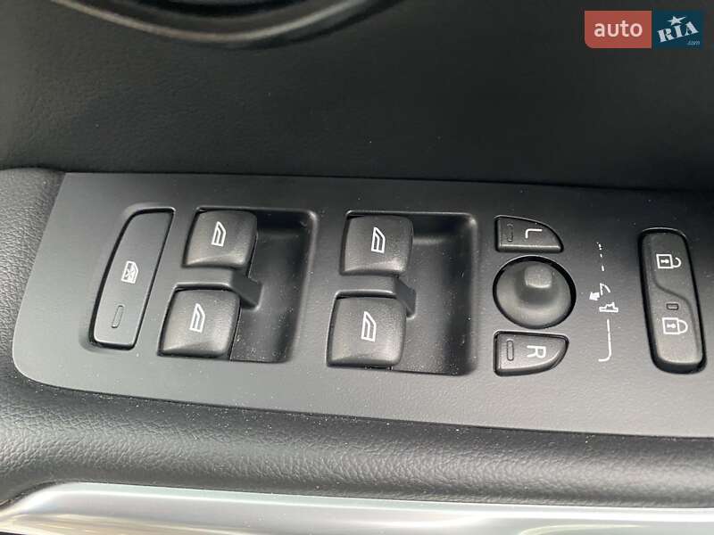 Хетчбек Volvo V40 Cross Country 2019 в Києві фото 16 Хетчбек Volvo V40 Cross Country 2019 в Києві
