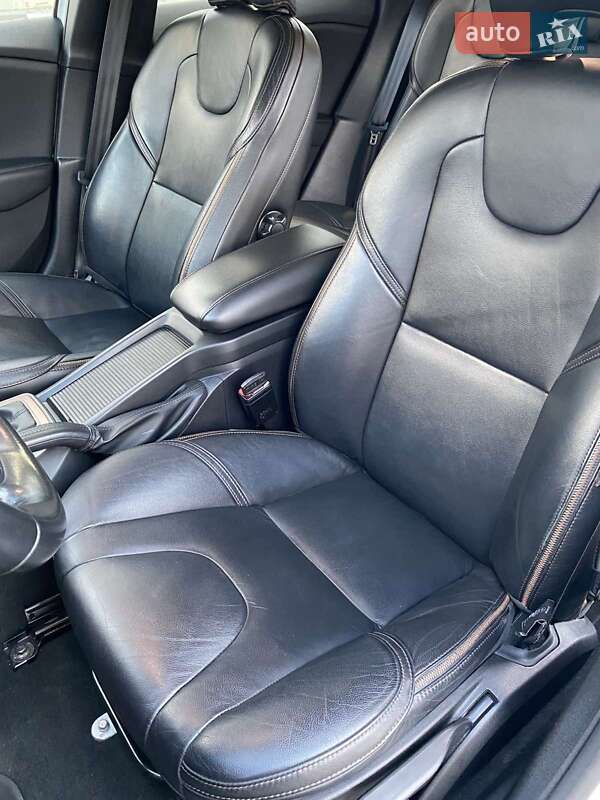 Хетчбек Volvo V40 Cross Country 2019 в Києві фото 9 Хетчбек Volvo V40 Cross Country 2019 в Києві