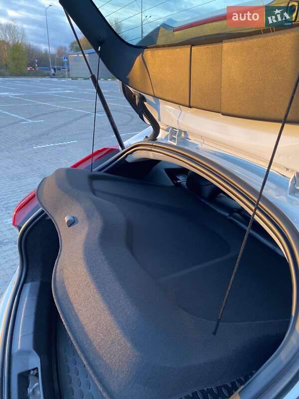 Хетчбек Volvo V40 Cross Country 2019 в Києві фото 22 Хетчбек Volvo V40 Cross Country 2019 в Києві