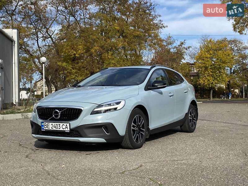 Volvo V40 Cross Country 2017 Volvo V40 Cross Country 2017