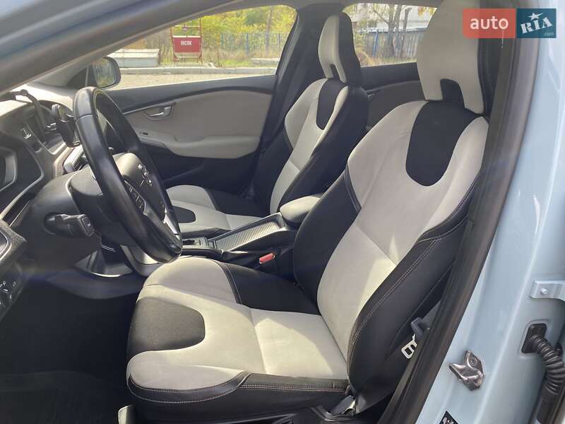 Хэтчбек Volvo V40 Cross Country 2017 в Николаеве фото 25 Хэтчбек Volvo V40 Cross Country 2017 в Николаеве