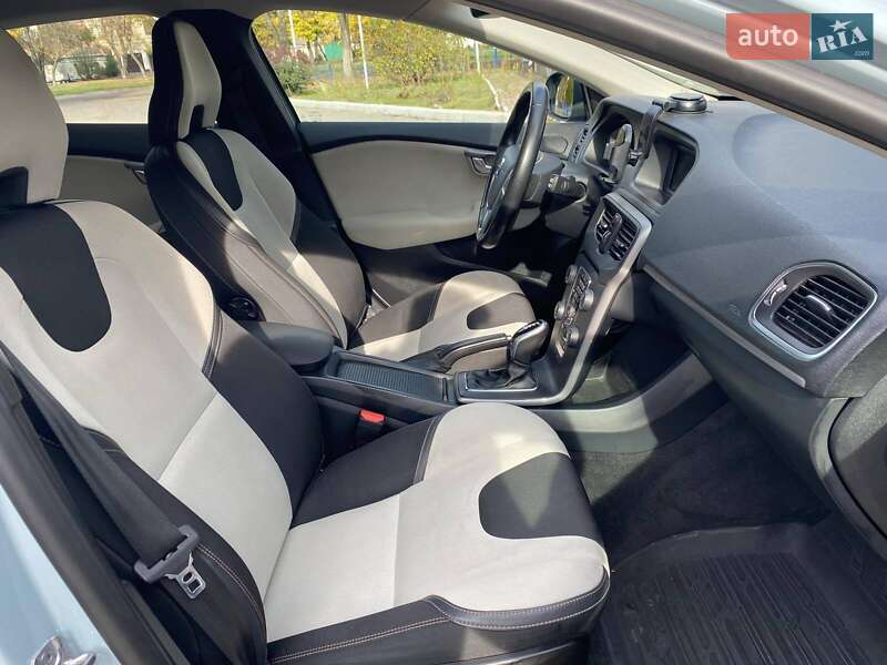 Хэтчбек Volvo V40 Cross Country 2017 в Николаеве фото 30 Хэтчбек Volvo V40 Cross Country 2017 в Николаеве