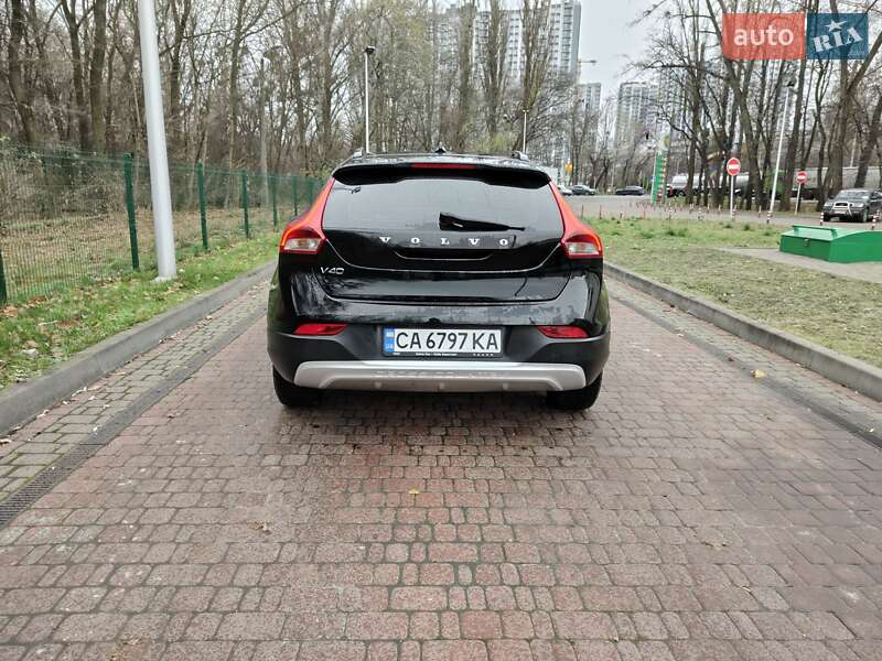Хэтчбек Volvo V40 Cross Country 2014 в Киеве