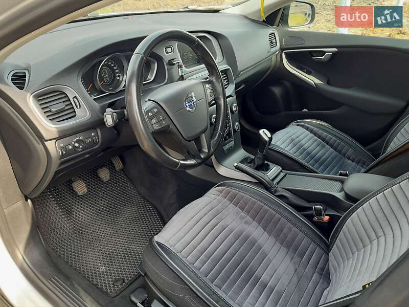 Хетчбек Volvo V40 Cross Country 2015 в Зарічному фото 14 Хетчбек Volvo V40 Cross Country 2015 в Зарічному
