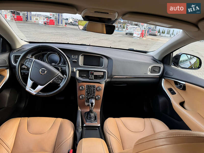 Хетчбек Volvo V40 Cross Country 2016 в Києві