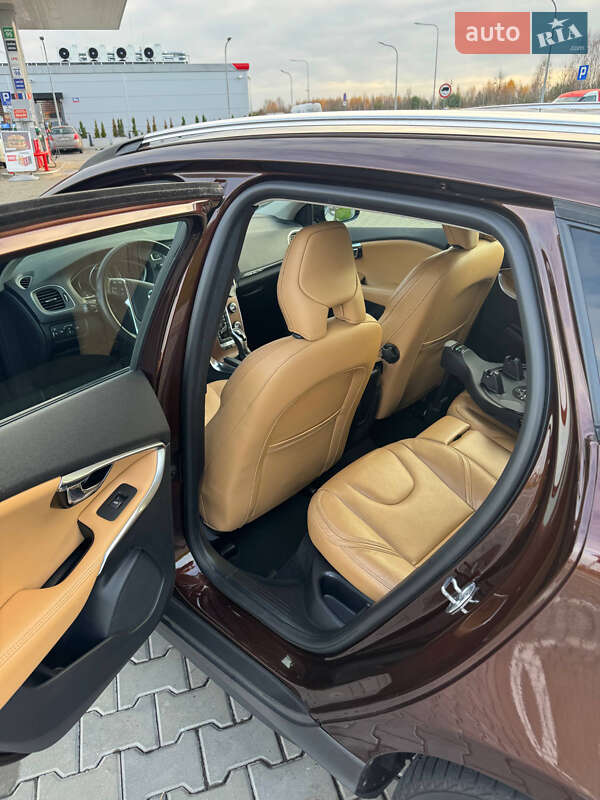 Хетчбек Volvo V40 Cross Country 2016 в Києві