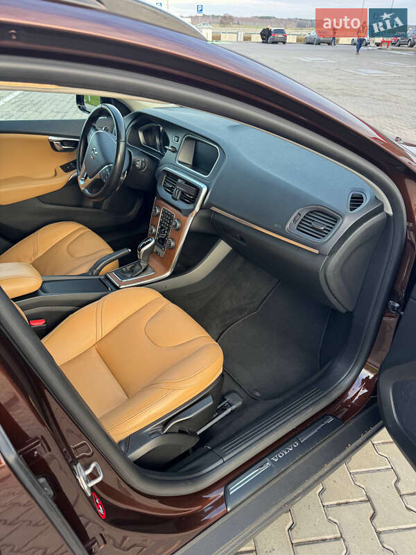Хетчбек Volvo V40 Cross Country 2016 в Києві
