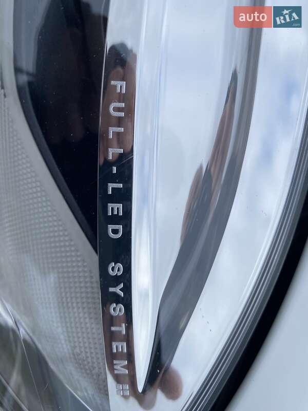 Хетчбек Volvo V40 Cross Country 2019 в Києві