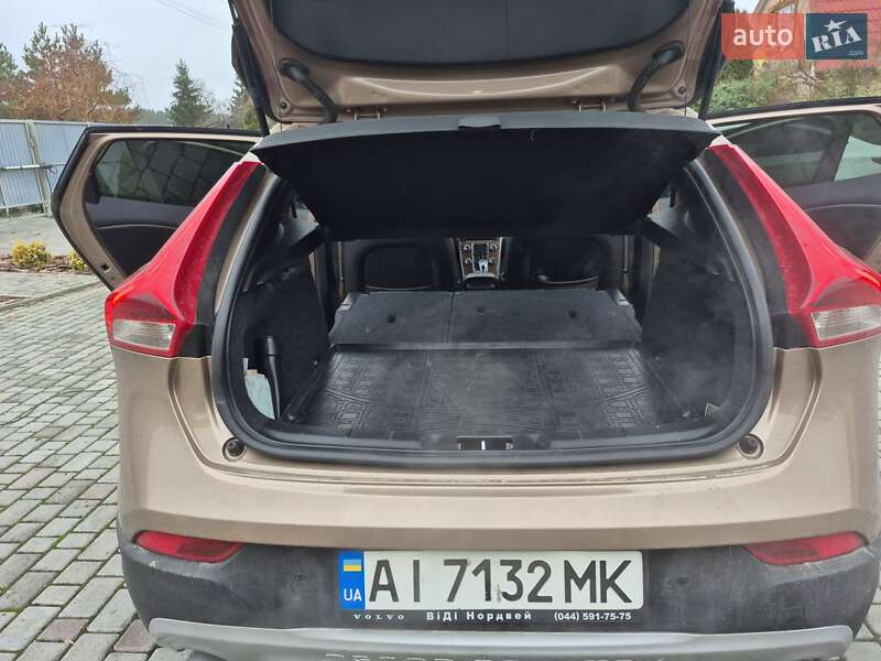 Хэтчбек Volvo V40 Cross Country 2017 в Нетешине