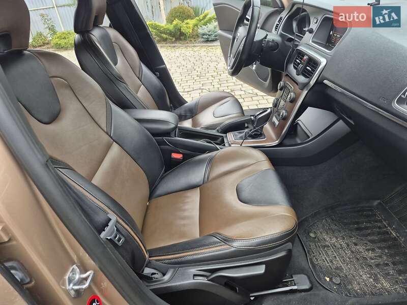 Хэтчбек Volvo V40 Cross Country 2017 в Нетешине