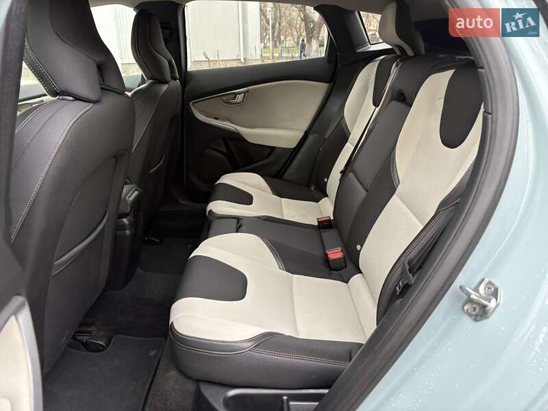Хетчбек Volvo V40 Cross Country 2017 в Миколаєві