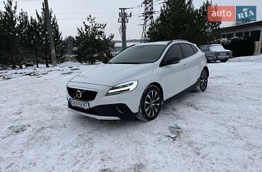 Хэтчбек Volvo V40 Cross Country 2018 в Днепре