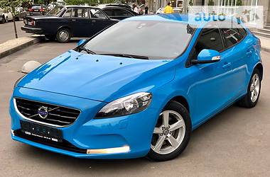 Хэтчбек Volvo V40 2014 в Киеве
