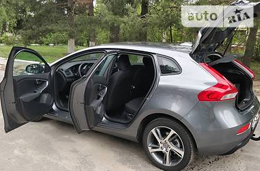 Хэтчбек Volvo V40 2016 в Ровно