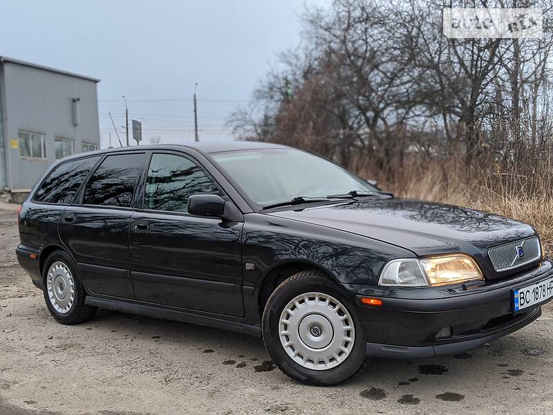 Універсал Volvo V40 1997 в Львові