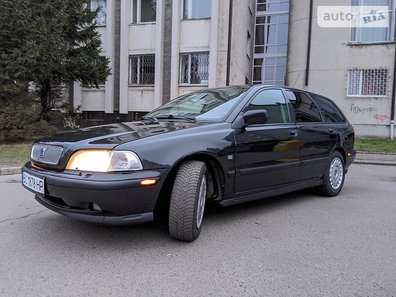 Універсал Volvo V40 1997 в Львові