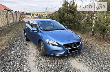 Хетчбек Volvo V40 2015 в 