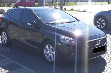 Хетчбек Volvo V40 2015 в 