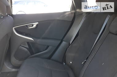 Хетчбек Volvo V40 2015 в 