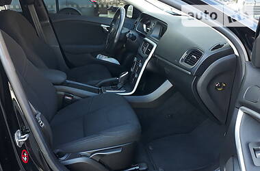 Хетчбек Volvo V40 2015 в 