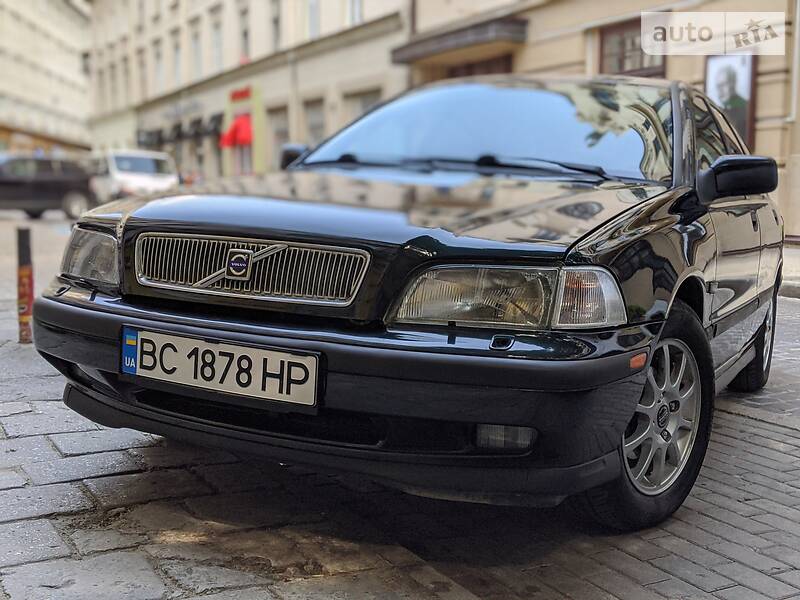 Універсал Volvo V40 1997 в Львові